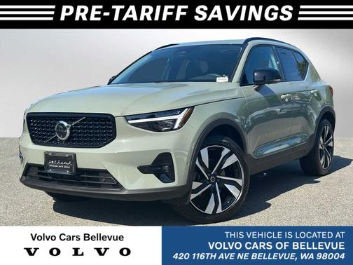 2025 Volvo XC40 B5 Plus Dark Theme