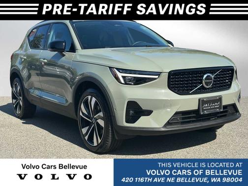 2025 Volvo XC40 B5 Plus Dark Theme