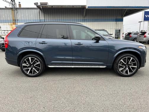 2023 Volvo XC90 Recharge Plug-In Hybrid Ultimate Dark 7-Seater