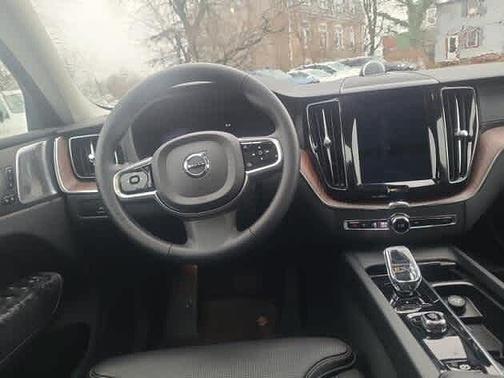 2023 Volvo XC60 Ultimate Dark