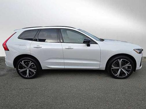 2023 Volvo XC60 Ultimate Dark