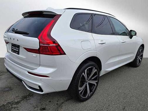 2023 Volvo XC60 Ultimate Dark
