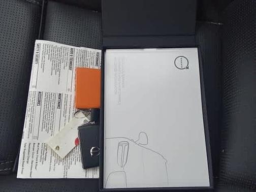 2024 Volvo XC90 T8 Ultimate Bright 7-Seater