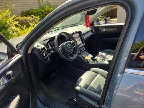 2023 Volvo XC40 B5 AWD Plus Bright