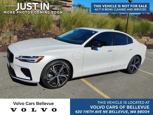 2023 Volvo S60 Recharge Plug-In Hybrid Plus Dark