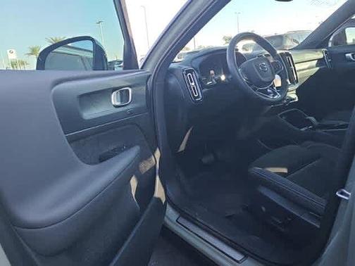 2023 Volvo XC40 Plus