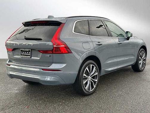 2022 Volvo XC60 B5 AWD Momentum