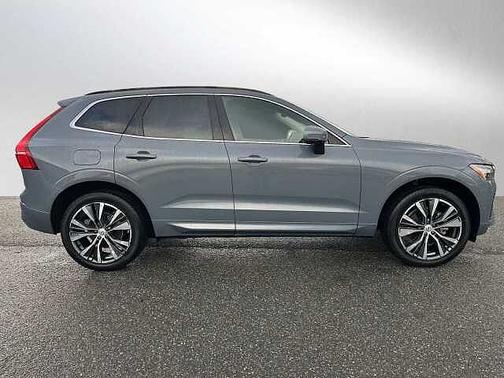 2022 Volvo XC60 B5 AWD Momentum