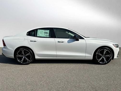 2024 Volvo S60 B5 Plus Dark