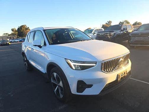 2025 Volvo XC40 Plus