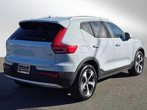 2025 Volvo XC40 Plus