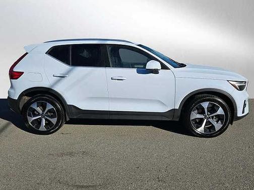 2025 Volvo XC40 Plus