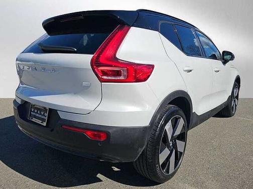 Crystal White 2023 Volvo XC40 Ultimate