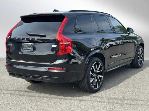 2023 Volvo XC90 Recharge Plug-In Hybrid Plus Dark 7-Seater