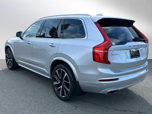 2021 Volvo XC90 T6 Momentum 7 Passenger