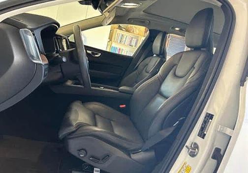 2023 Volvo XC60 Recharge Plug-In Hybrid Ultimate Bright