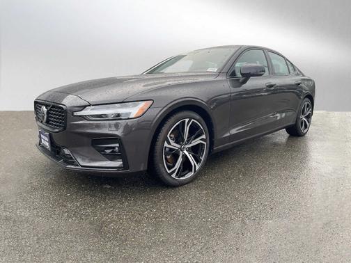 2024 Volvo S60 B5 Core Dark