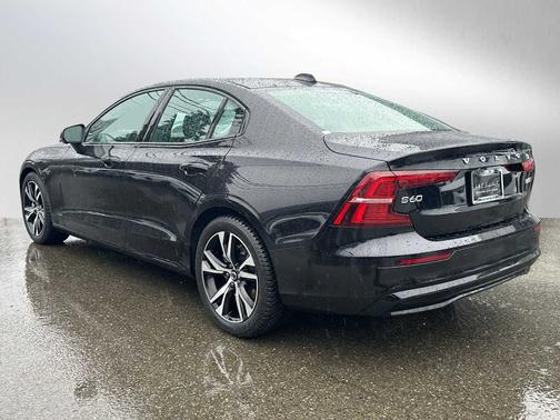 2024 Volvo S60 B5 Plus Dark