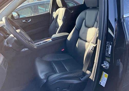 2023 Volvo XC60 Recharge Plug-In Hybrid Ultimate Bright