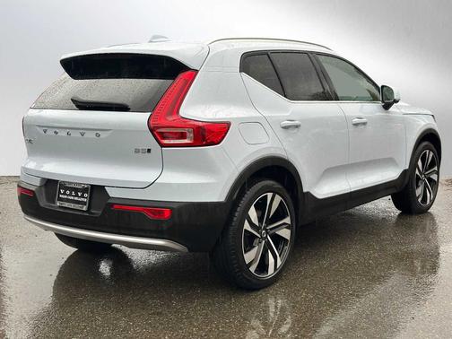 2024 Volvo XC40 B5 Plus Bright