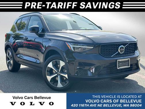 2025 Volvo XC40 B5 Plus Dark Theme
