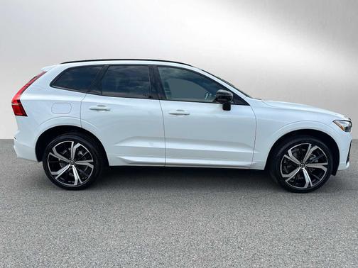 2022 Volvo XC60 Recharge Plug-In Hybrid T8 R-Design Extended Range