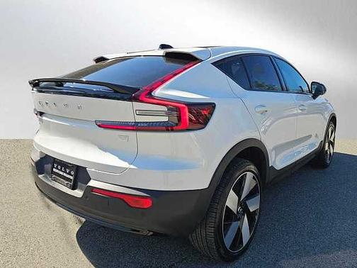 Crystal White 2023 Volvo C40 Recharge Pure Electric Ultimate