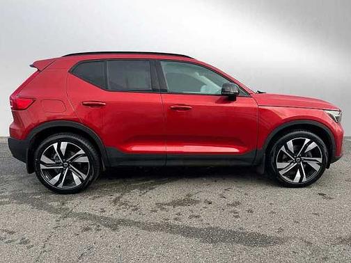 2024 Volvo XC40 Plus