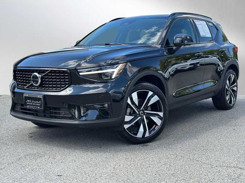 2024 Volvo XC40 B5 Plus Dark