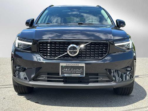 2024 Volvo XC40 B5 Plus Dark