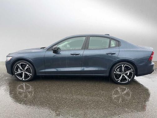 2024 Volvo S60 B5 Plus Dark