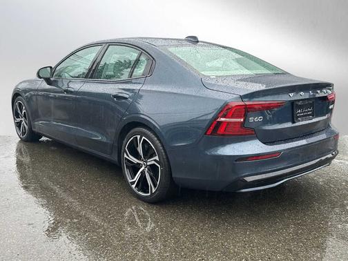 2024 Volvo S60 B5 Plus Dark