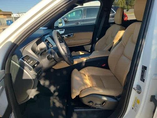 2024 Volvo XC90 T8 Ultimate Bright 7-Seater