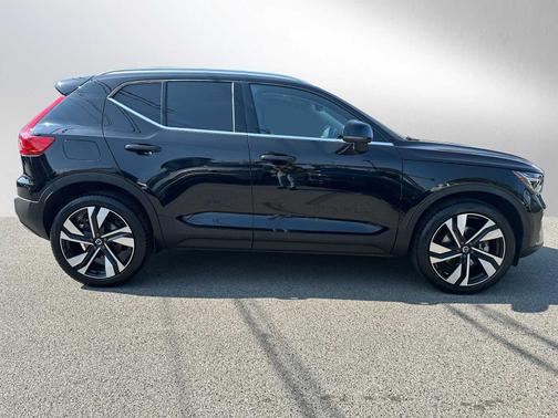 2024 Volvo XC40 B5 Plus Bright