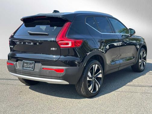 2024 Volvo XC40 B5 Plus Bright