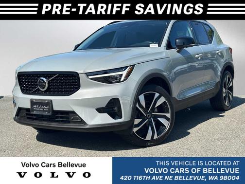 2025 Volvo XC40 B5 Plus Dark Theme