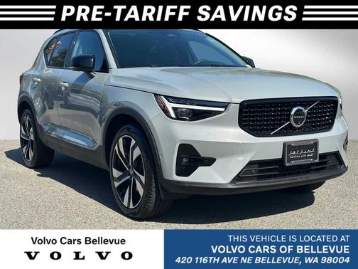 2025 Volvo XC40 B5 Plus Dark Theme