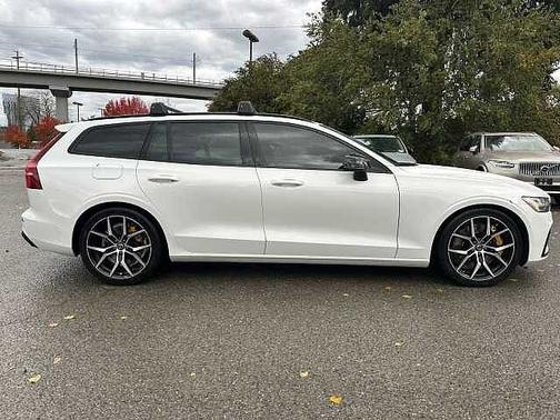 2024 Volvo V60 Recharge Plug-In Hybrid Polestar