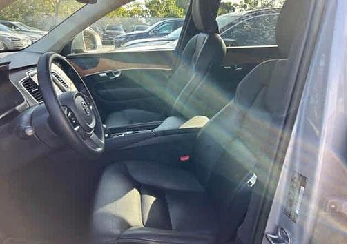 2023 Volvo XC90 Plus