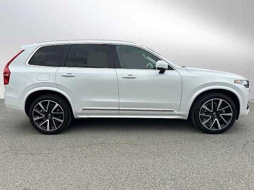 Crystal White 2023 Volvo XC90 Plus