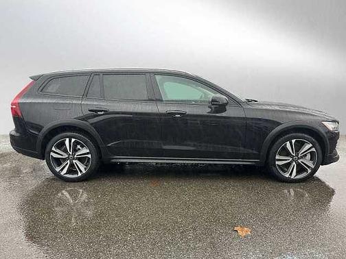 2025 Volvo V60 Cross Country Plus