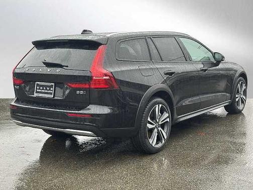 2025 Volvo V60 Cross Country Plus