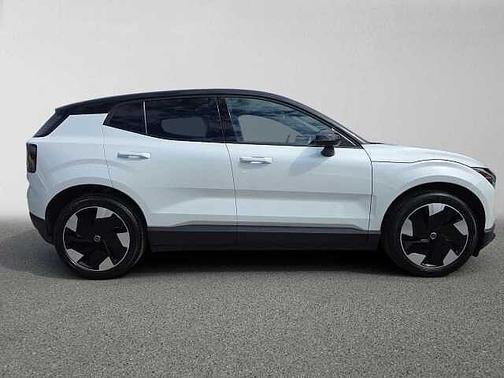 Crystal White 2025 Volvo EX30 Plus