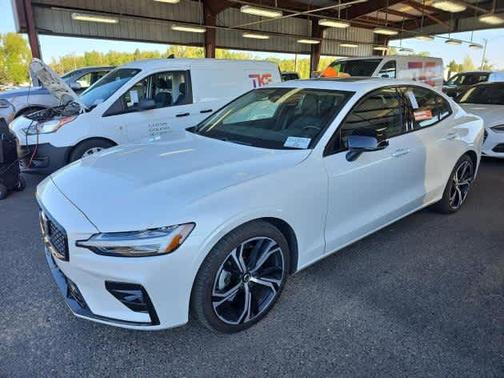 2024 Volvo S60 B5 Core Dark