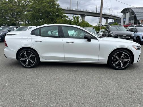 2024 Volvo S60 B5 Core Dark