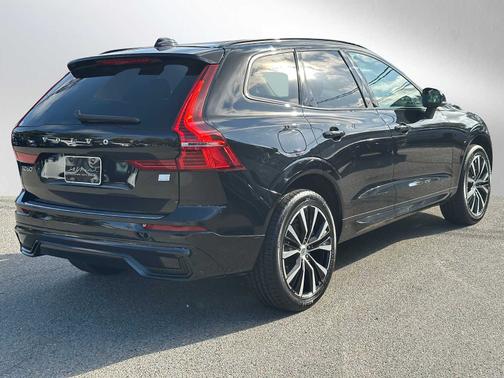 2023 Volvo XC60 Recharge Plug-In Hybrid Plus Dark