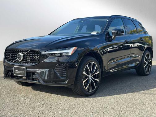 2023 Volvo XC60 Recharge Plug-In Hybrid Plus Dark