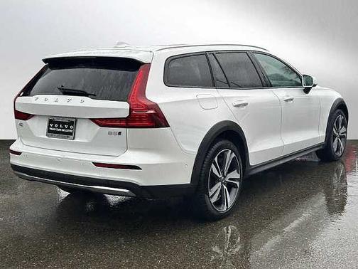 2025 Volvo V60 Cross Country Plus