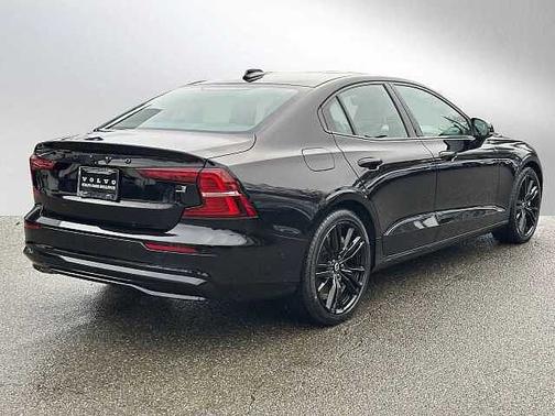 2024 Volvo S60 Recharge Plug-In Hybrid T8 Ultimate Black Edition