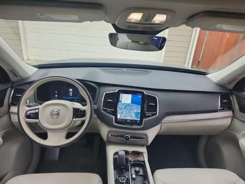 2023 Volvo XC90 Recharge Plug-In Hybrid Plus 6-Seater